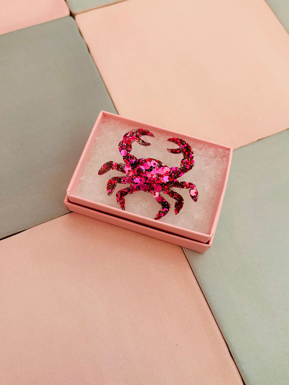 Thumbnail: 🦀 Crab Glitter Resin Brooch