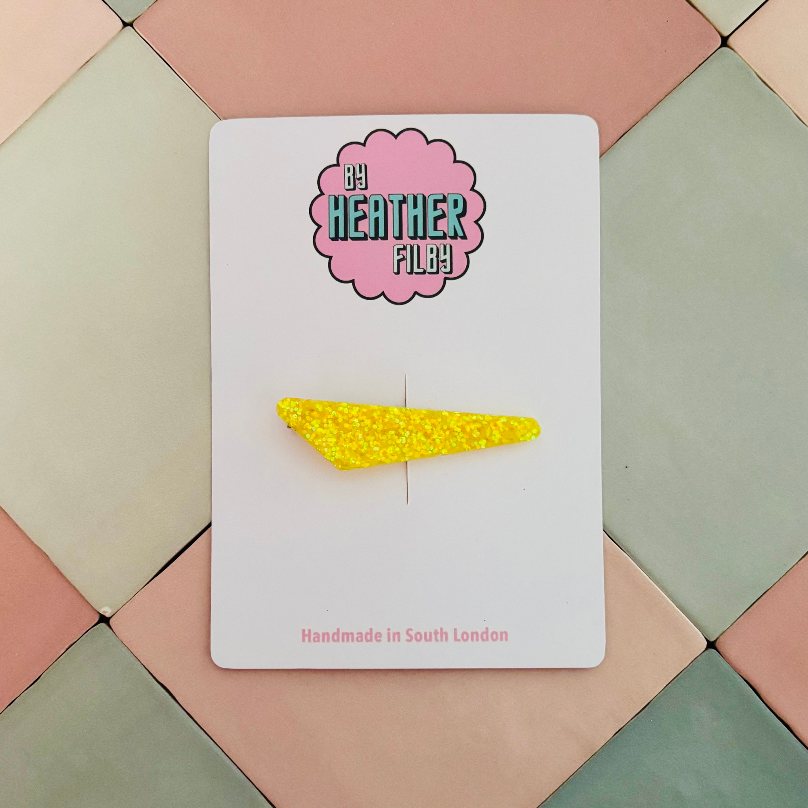 ⚡ Neon Yellow Glitter Resin Hair Clip