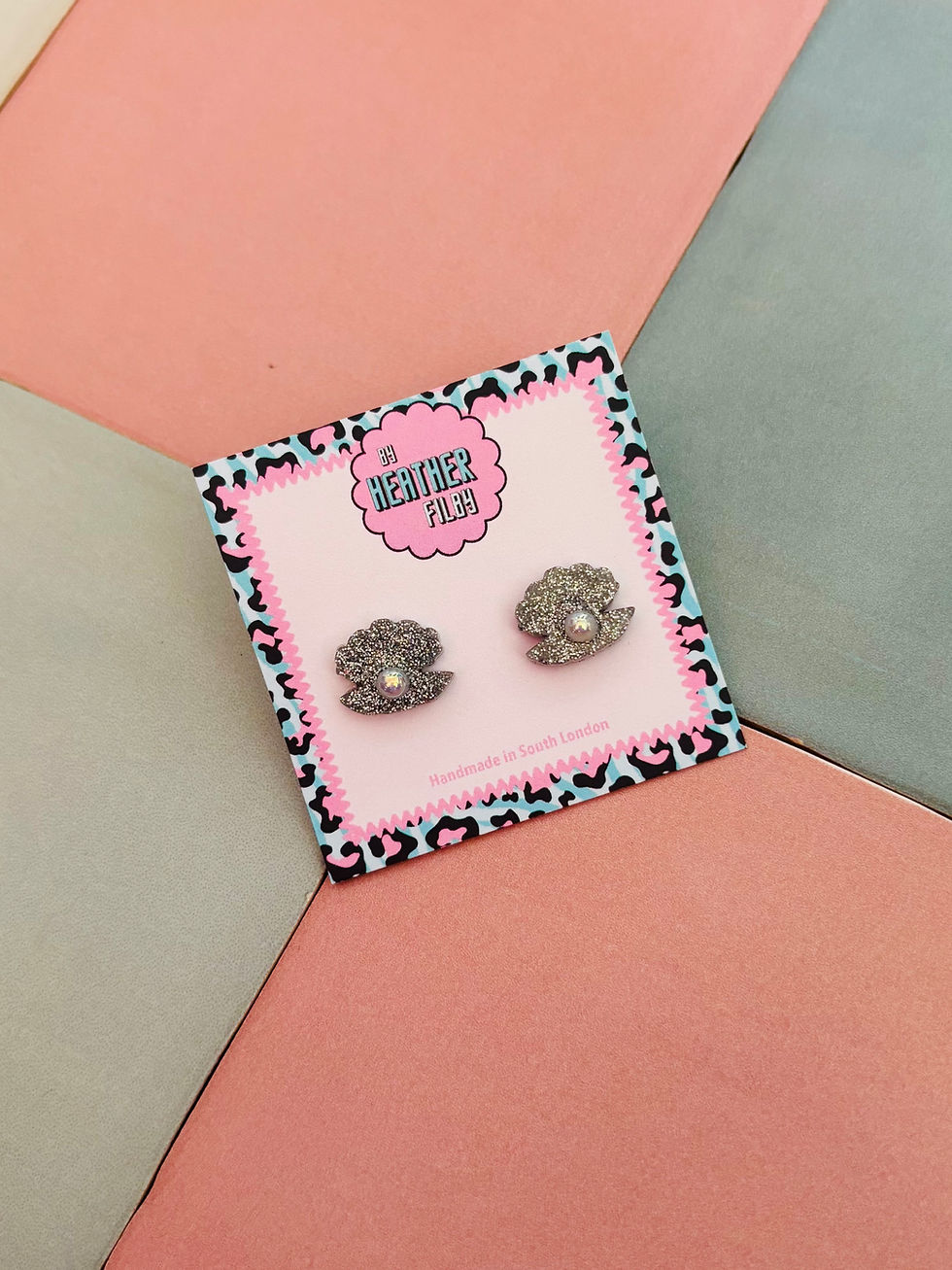 Thumbnail: 🐚 Clam Glitter Stud Earrings