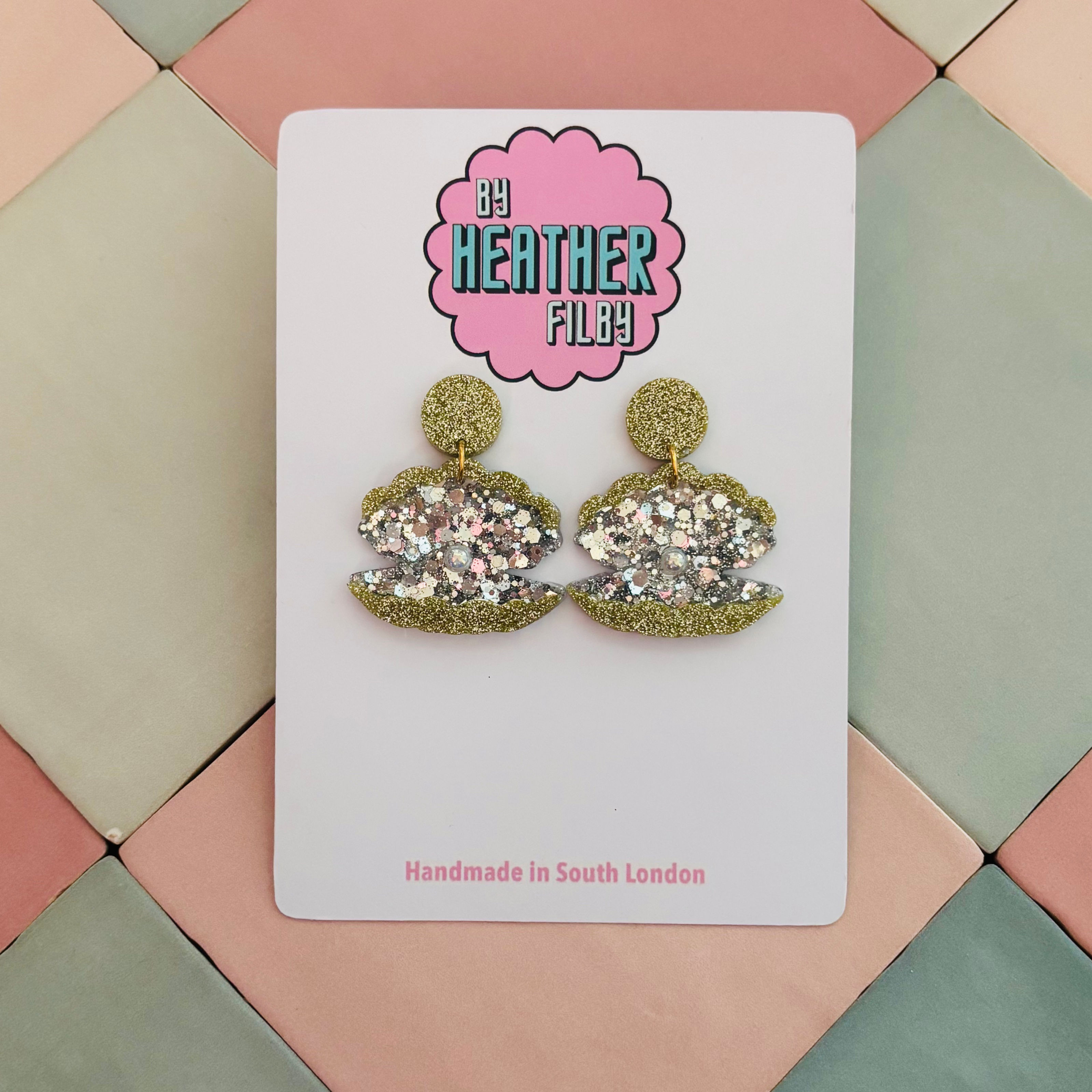 🐚 Pearl Clam Glitter Resin Earrings