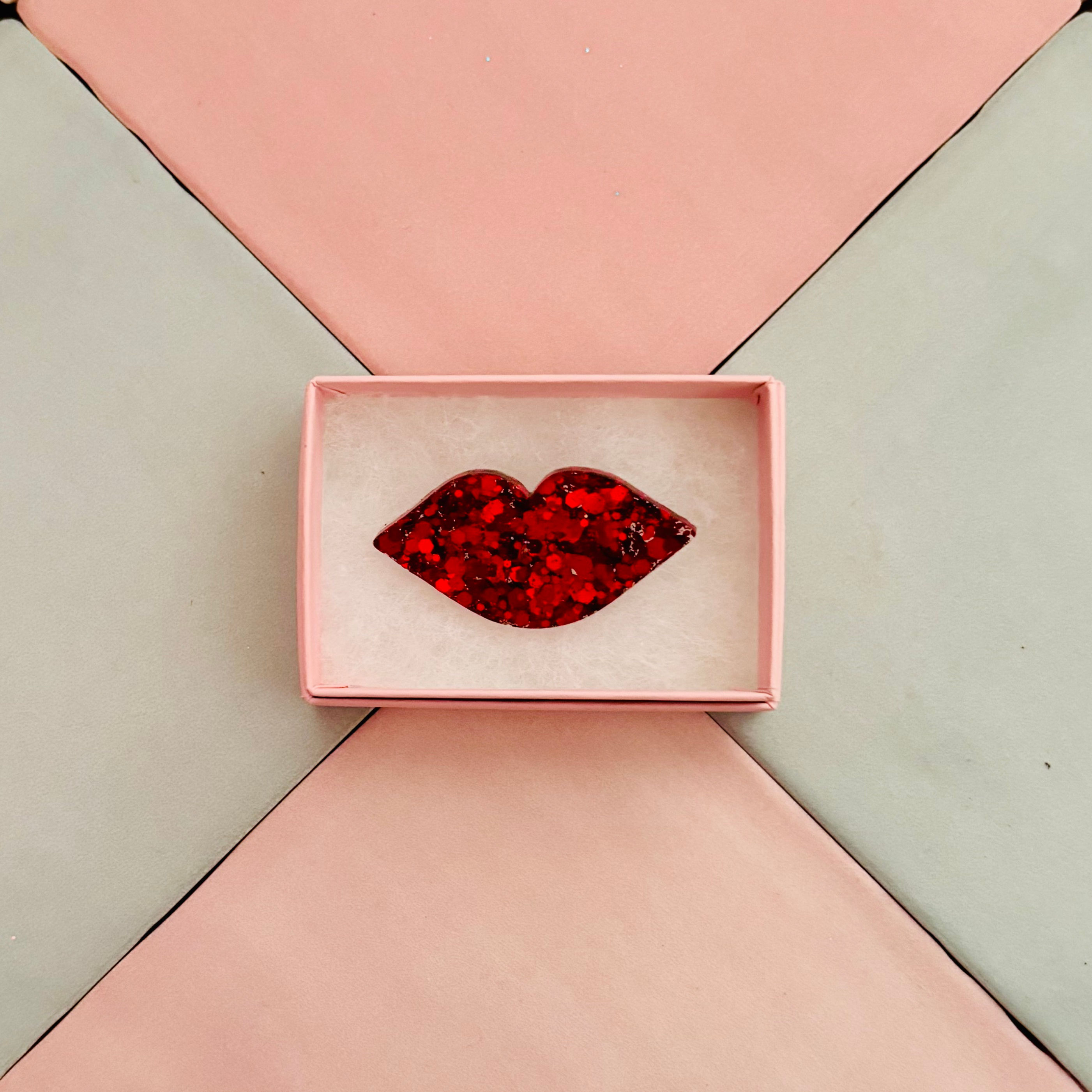 💋 The "Sparkle Kiss" Red Lips Glitter Brooch