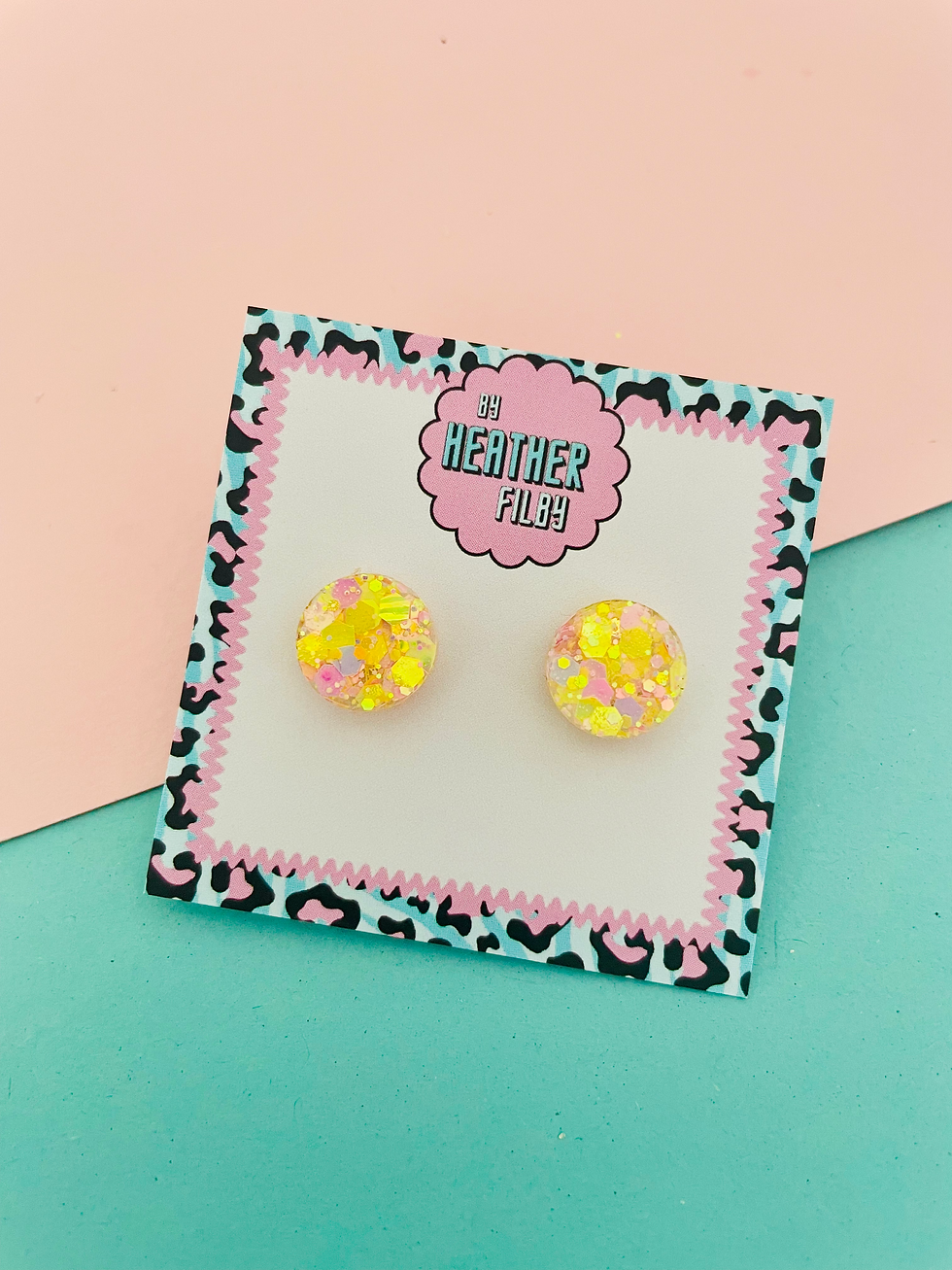 Thumbnail: Shimmering pink circle glitter stud earrings
