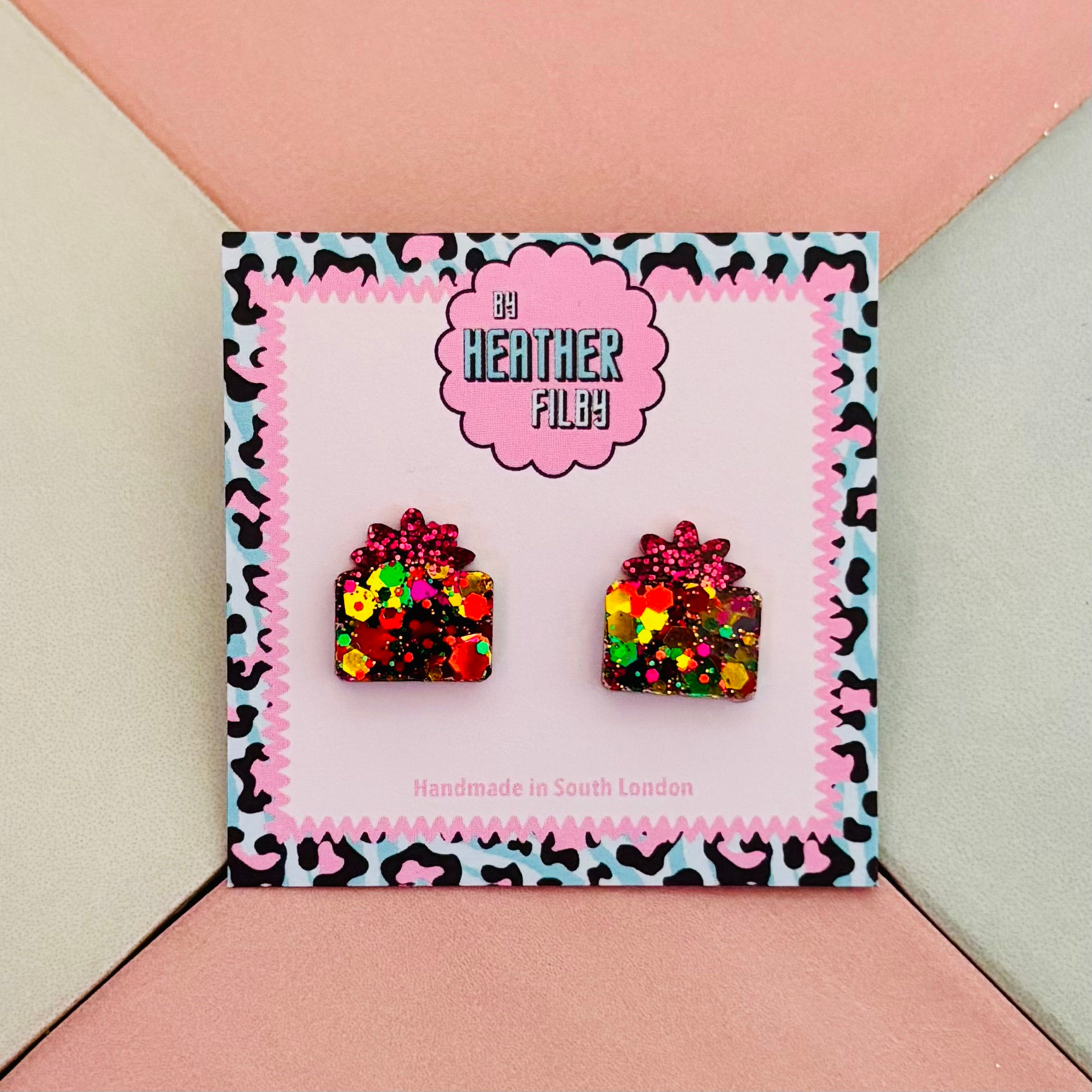 🎁 Pink & Gold Christmas Present Glitter Studs