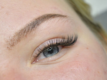 Hübriid Ripmepikendused, ripsmepikendused Tallinnas, ripsmepikendused fotod, ilusad ripsmepikendused, ripsmepikenduste stiilid Tallinnas, kvaliteetsed ripsmepikendused, loomulikud ripsmepikendused, pikad ja tihedad ripsmed, parimad ripsmepikendused Tallinnas, ripsmete hooldus ja kujundus, ripsmetehnik Tallinnas