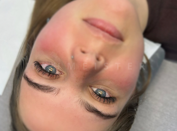 Silmade tasakaalustamine Pärastatals tulemus. Wet look ripsmepikendused