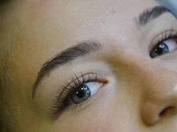 pruunid ripsmed, ripsmepikendused Tallinnas, ripsmepikendused fotod, ilusad ripsmepikendused, ripsmepikenduste stiilid Tallinnas, kvaliteetsed ripsmepikendused, loomulikud ripsmepikendused, pikad ja tihedad ripsmed, parimad ripsmepikendused Tallinnas, ripsmete hooldus ja kujundus, ripsmetehnik Tallinnas