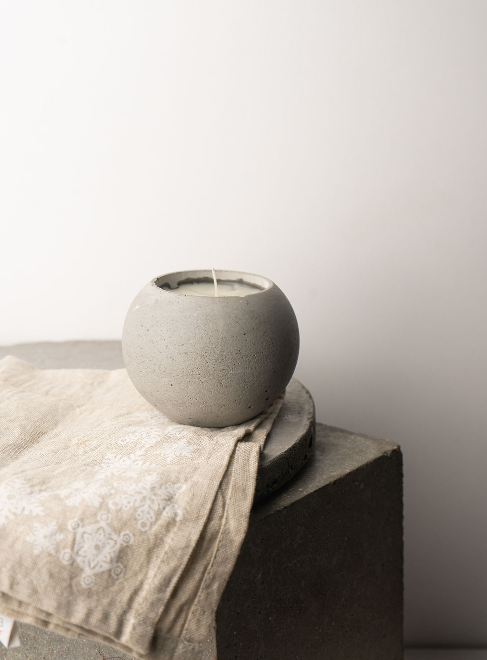 Thumbnail: Spherical Fragrant Soy Candle