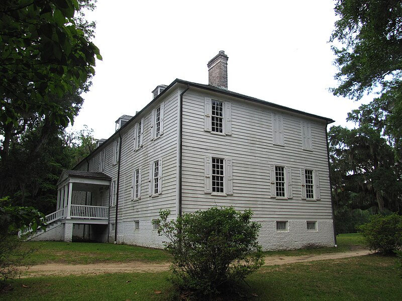 Hampton-plantation-house-west-sc1.jpg