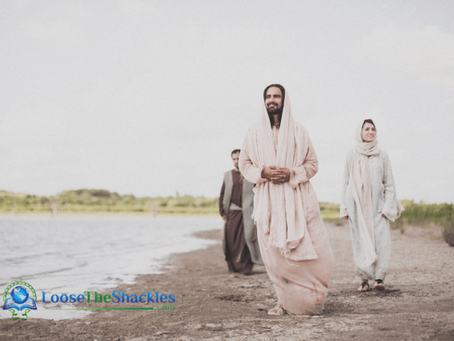 What’s The Difference Between Apostle and Disciple?