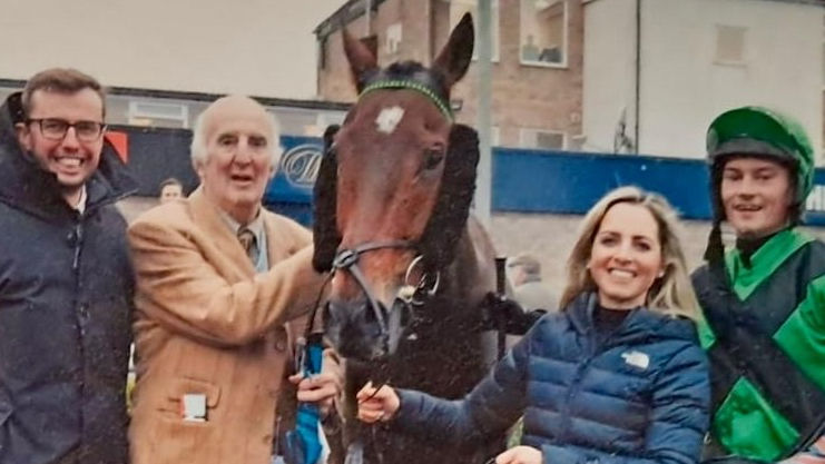 Thomas with Loup De Maulde, Robbie Llewellyn and jockey Charlie Price at Huntingdon