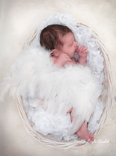 Agel_props_newborn_photographer_near_me_SeattleStyleStudio