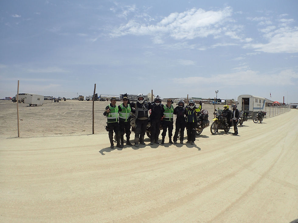 A Dakar photo with the Peruvian police.
