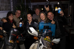 Having a final farewell in Buenos Aires. AvVida - Life is an adventure. Adventure motorcycle travel. Michnus Olivier, Elsebie Olivier, Suzie, Kelvin, Jyl and Chris