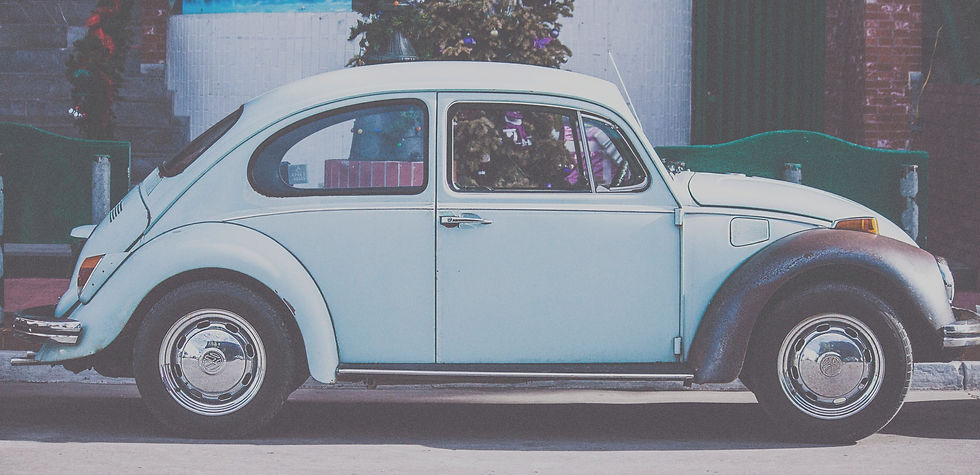 Parked blue Volkswagen Beetle_edited_edited.jpg