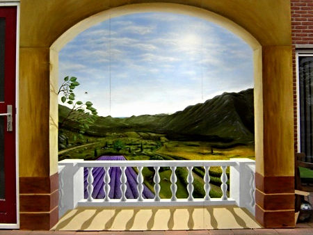 Wandschildering tuin met doorkijk balkon en landschap