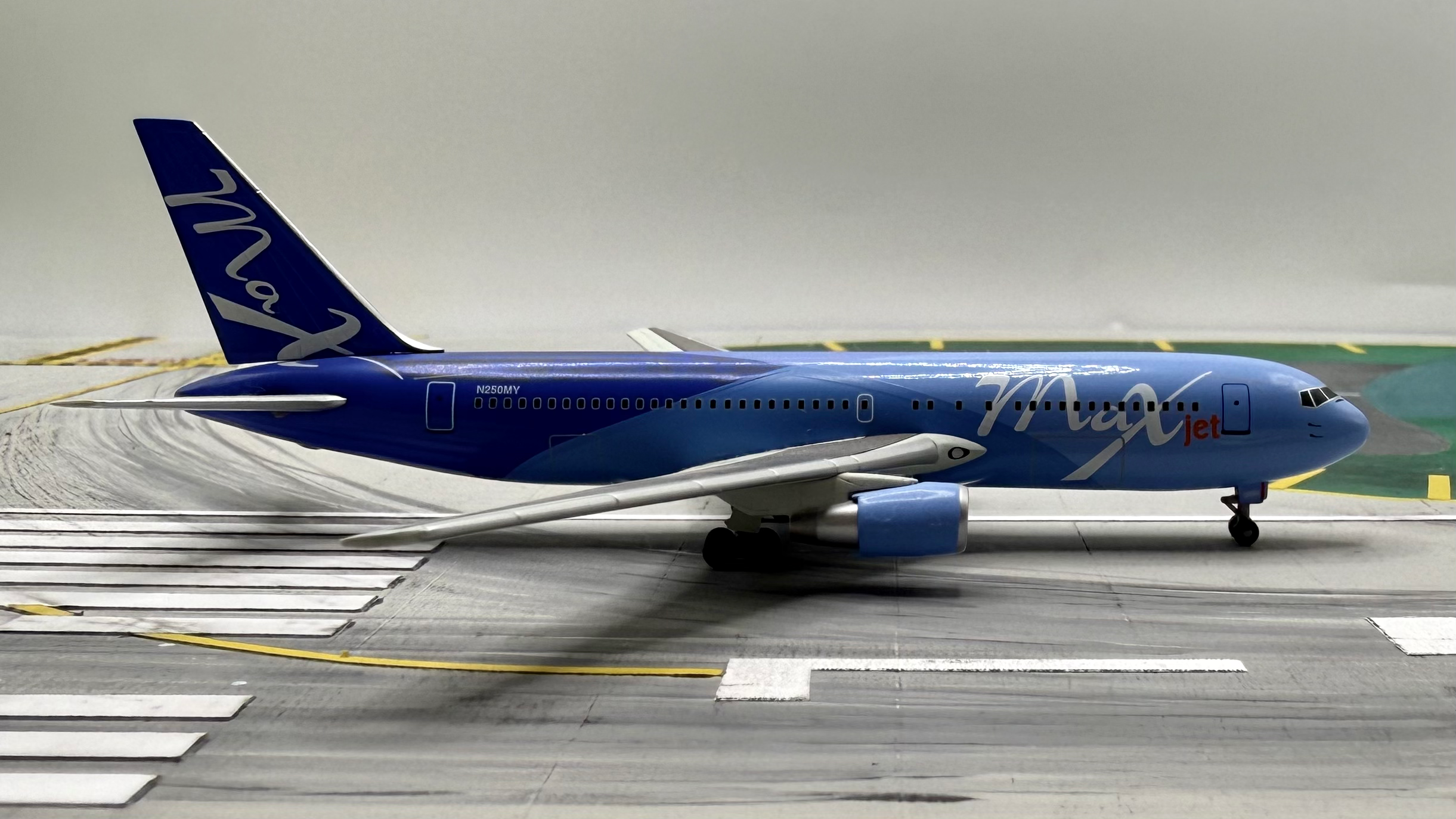 Dragon 1:400 Max Jet 767-200 N250MY