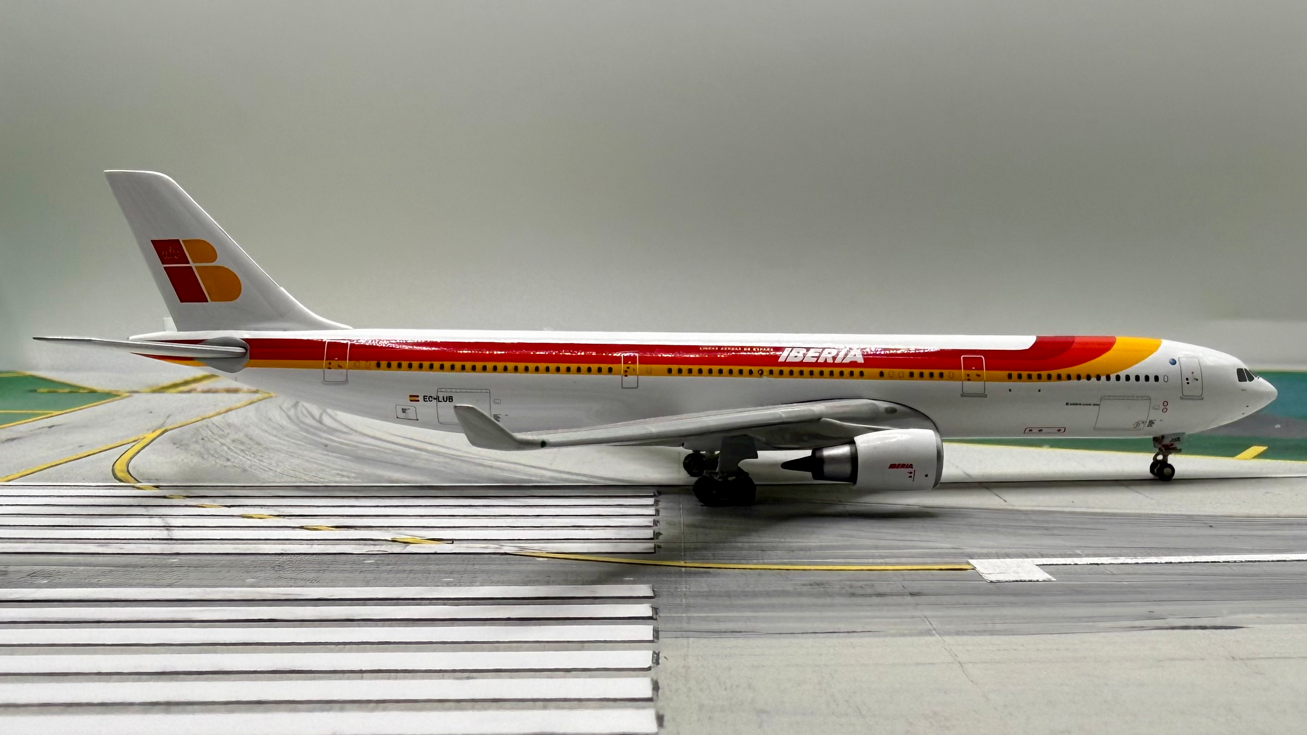 GJ 1:400 Iberia A330-300 EC-LUB