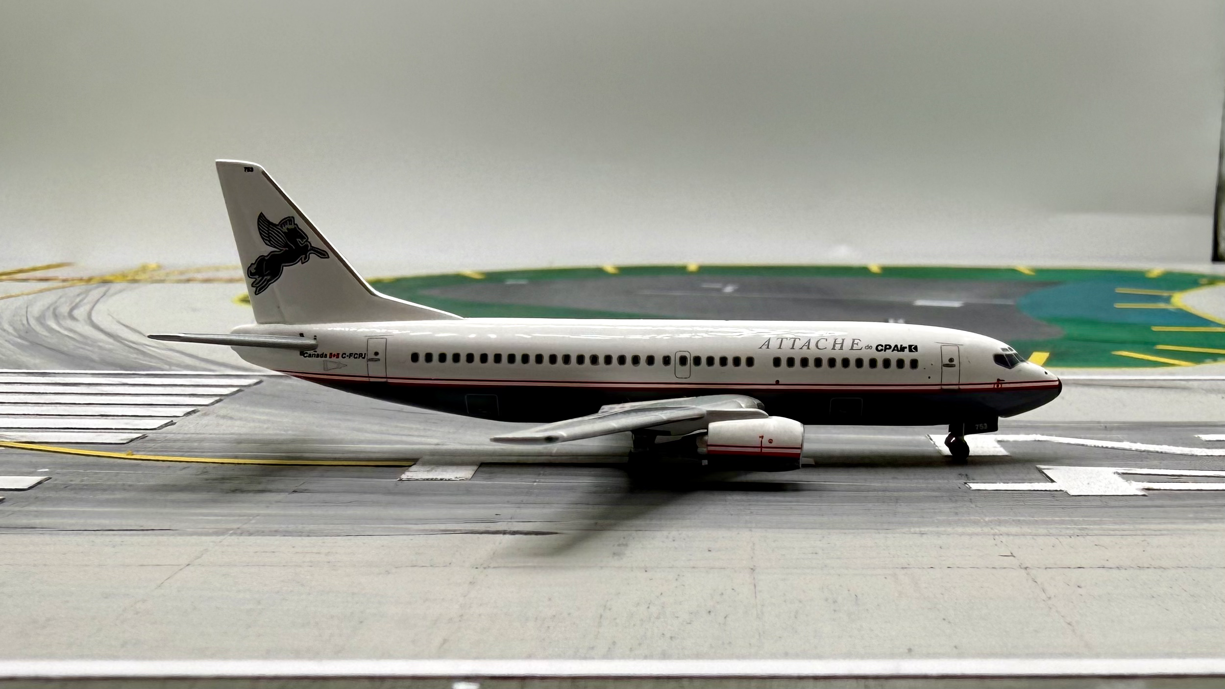 Aeroclassics 1:400 Attache (CP Air) 737-300 C-FCPJ