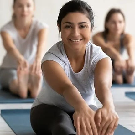 Joga ist Yoga für Jugendliche, passend zur Pubertät. Lerne, Jugendliche für Yoga zu begeistern und zu unterrichten.