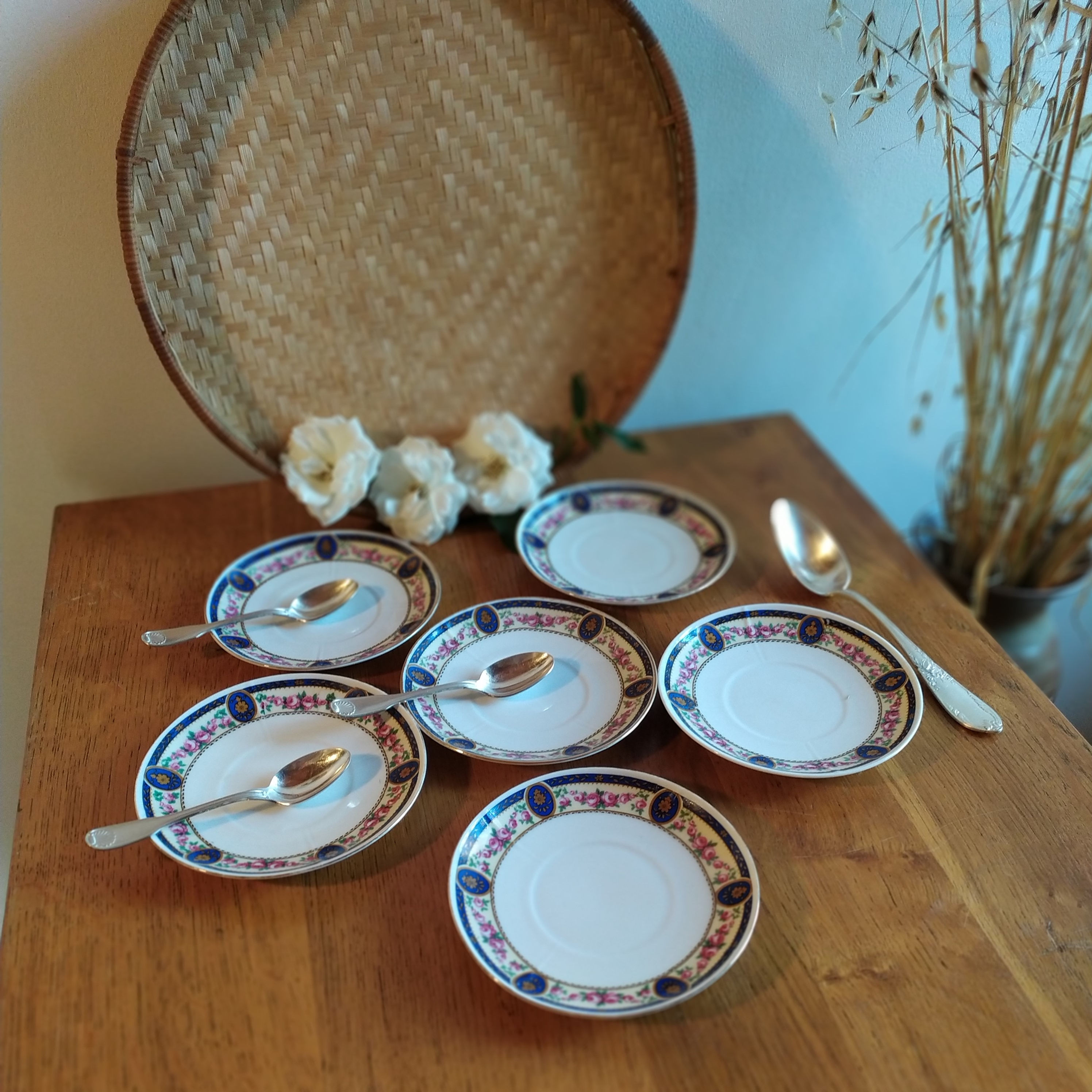 Six petites assiettes