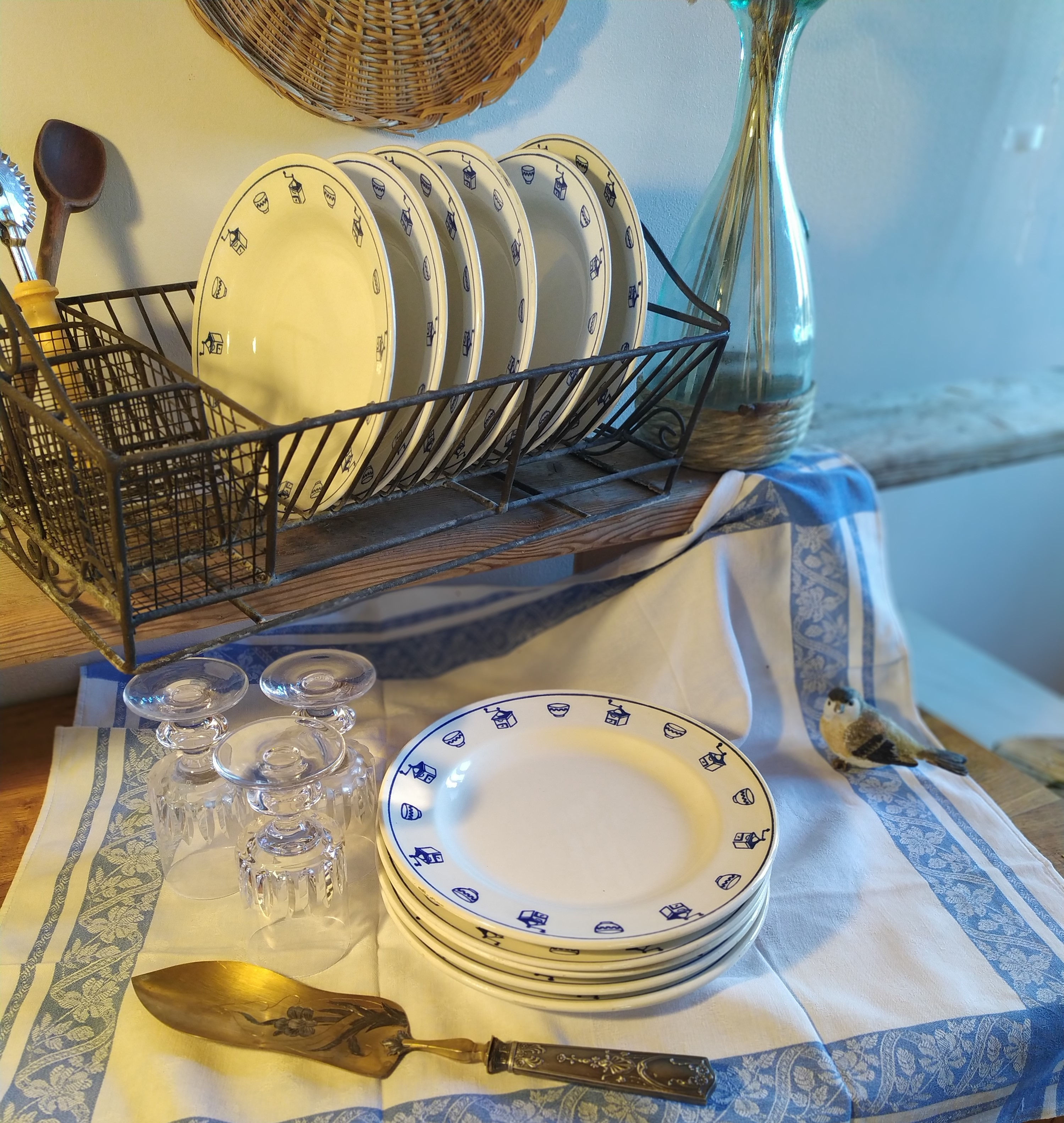 Assiettes plates et creuses années 1980