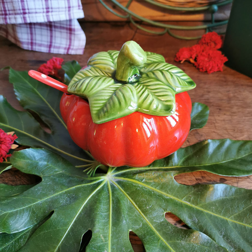 Miniature : Pot barbotine en forme de tomate avec son couvercle feuille