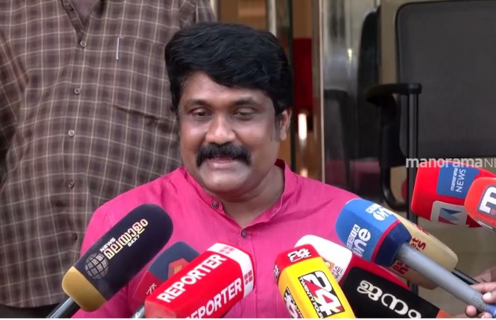 ഏത് ഭാഷ ആയാലും അതിന് വ്യാകരണ നിയമങ്ങളും, ഘടനയും, ഒക്കെ ഉണ്ട്. അത് ശരിയായി ഉപയോഗിക്കുന്നതാണ് ഭാഷ എന്നതും. ഇംഗ്ലീഷ്ഭാഷ അറിയാത്തവർ മാതൃഭാഷയിൽ പറയണം. ഏത് ഭാഷയിൽ പറഞ്ഞാലും മനസ്സിലാക്കാൻ ഇന്ന് വേണ്ട സൗകര്യങ്ങൾ ഉണ്ട്. 