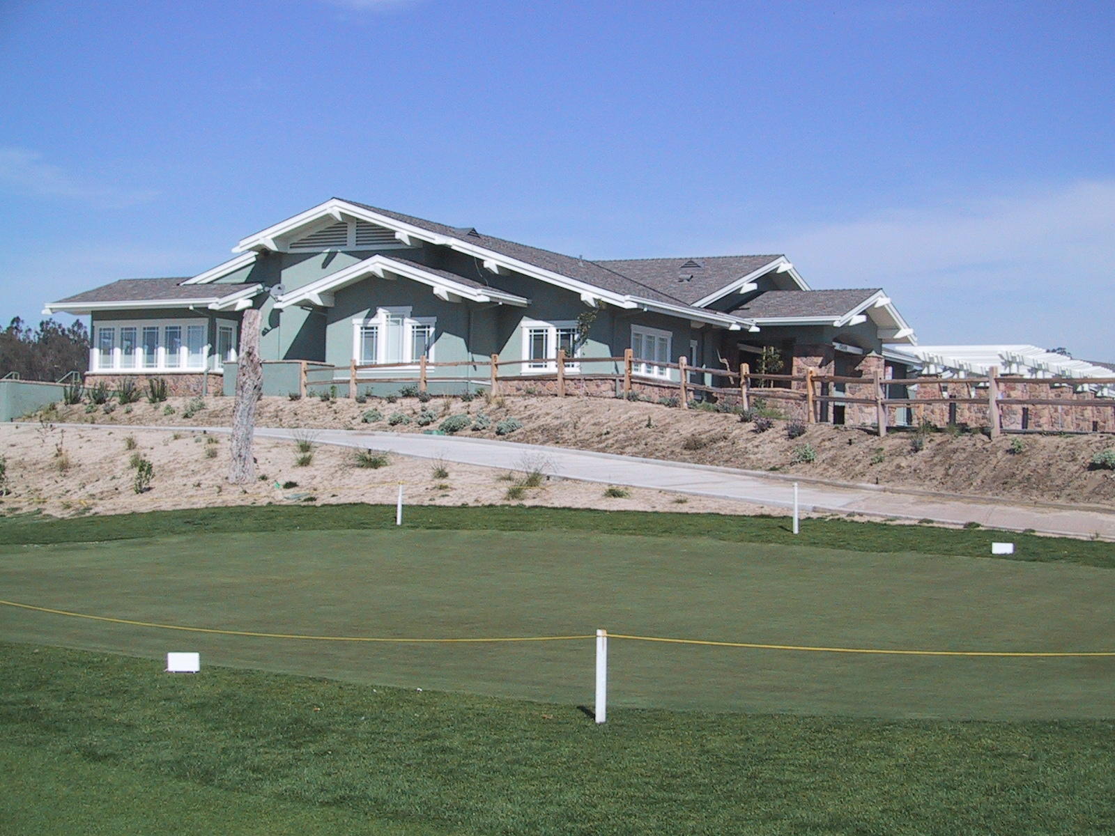 MOORPARK GOLF COURSE CWHOWE