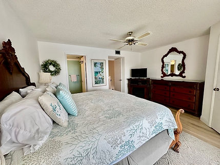 E310 West 2 bedroom Townhouse (14).jpg