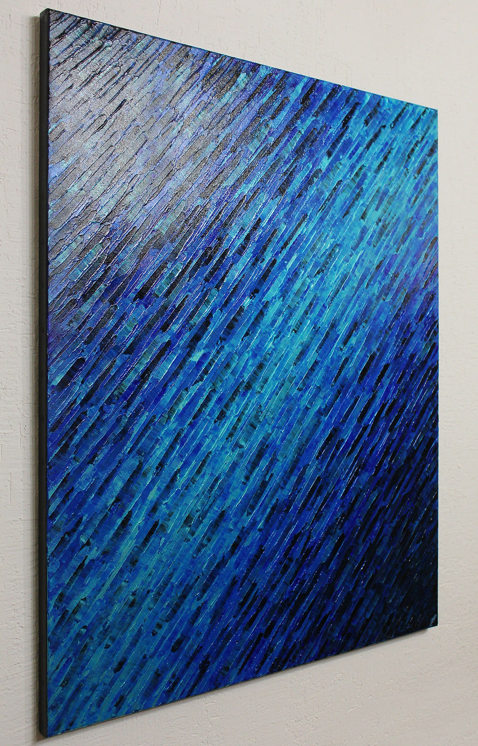 Miniatura: Peinture contemporaine bleue irisée vue de gauche.