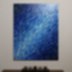 Miniatura: Grande peinture bleue abstraite accrochée au mur