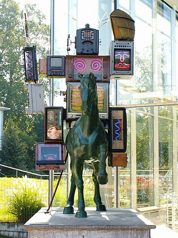 Installation vidéo de Nam June Paik : Running away from tomorrow.