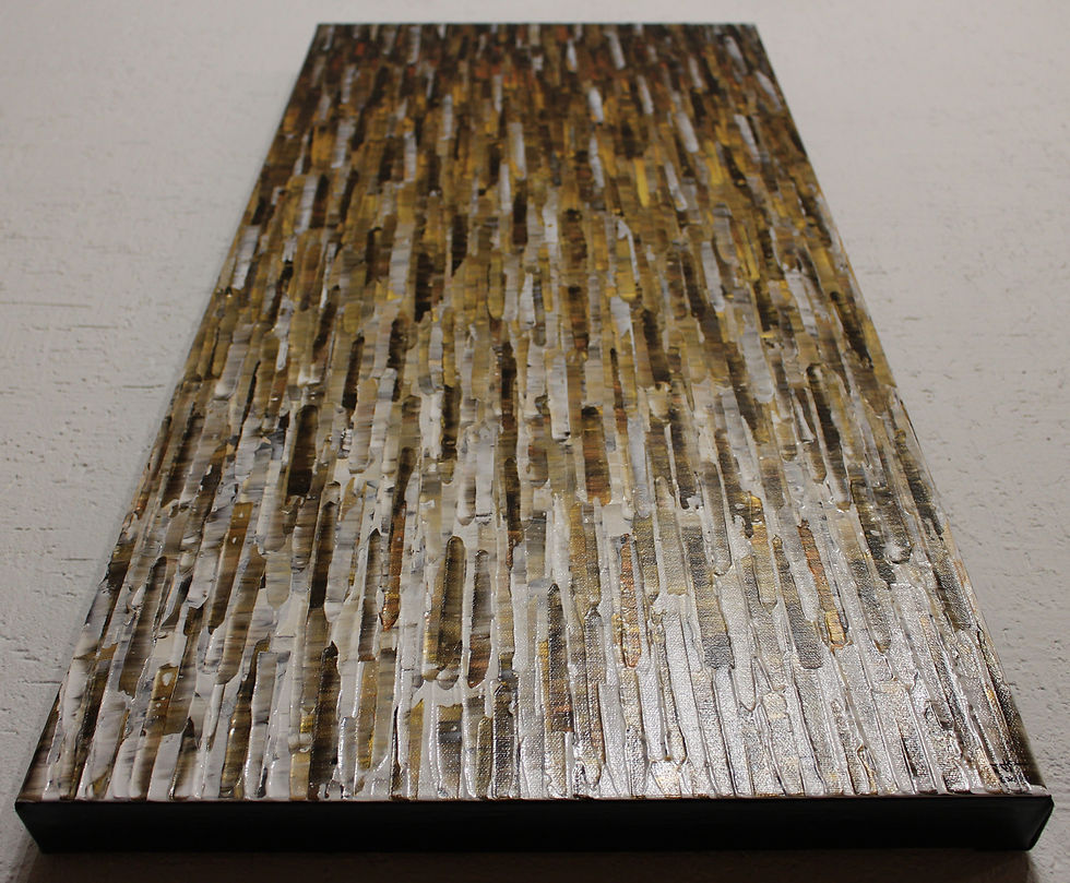 Miniatura: Peinture or blanche abstraite vue en contre plongée