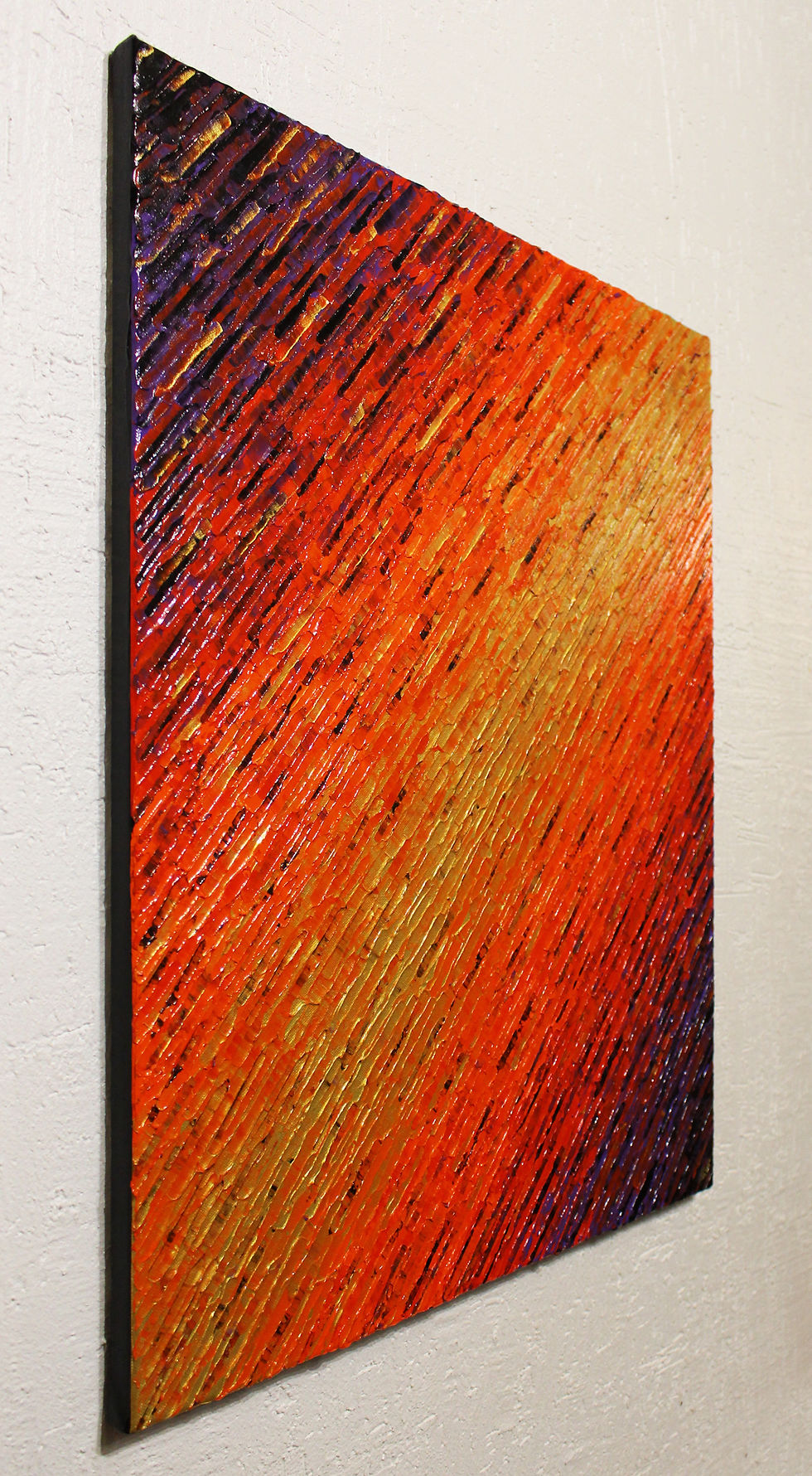 Miniatura: Dipinto astratto. Texture a spatola in oro, rosso e viola.