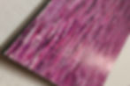 Thumbnail: Peinture violette abstraite sur toile vue détaillée
