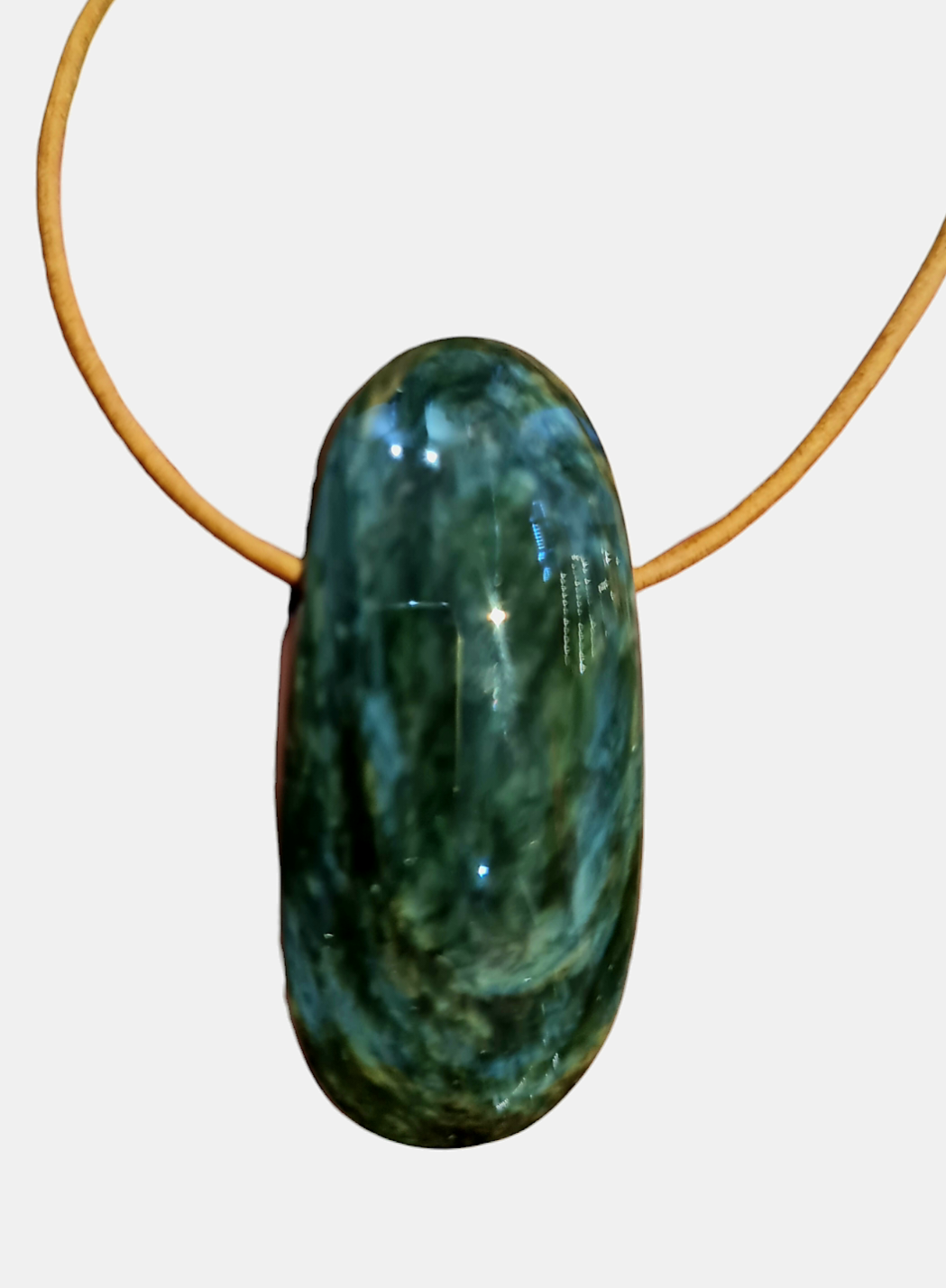 L'obsidienne Mentogochol est une pierre de protection puissante qui coupe les liens psychiques néfastes et aide à se protéger