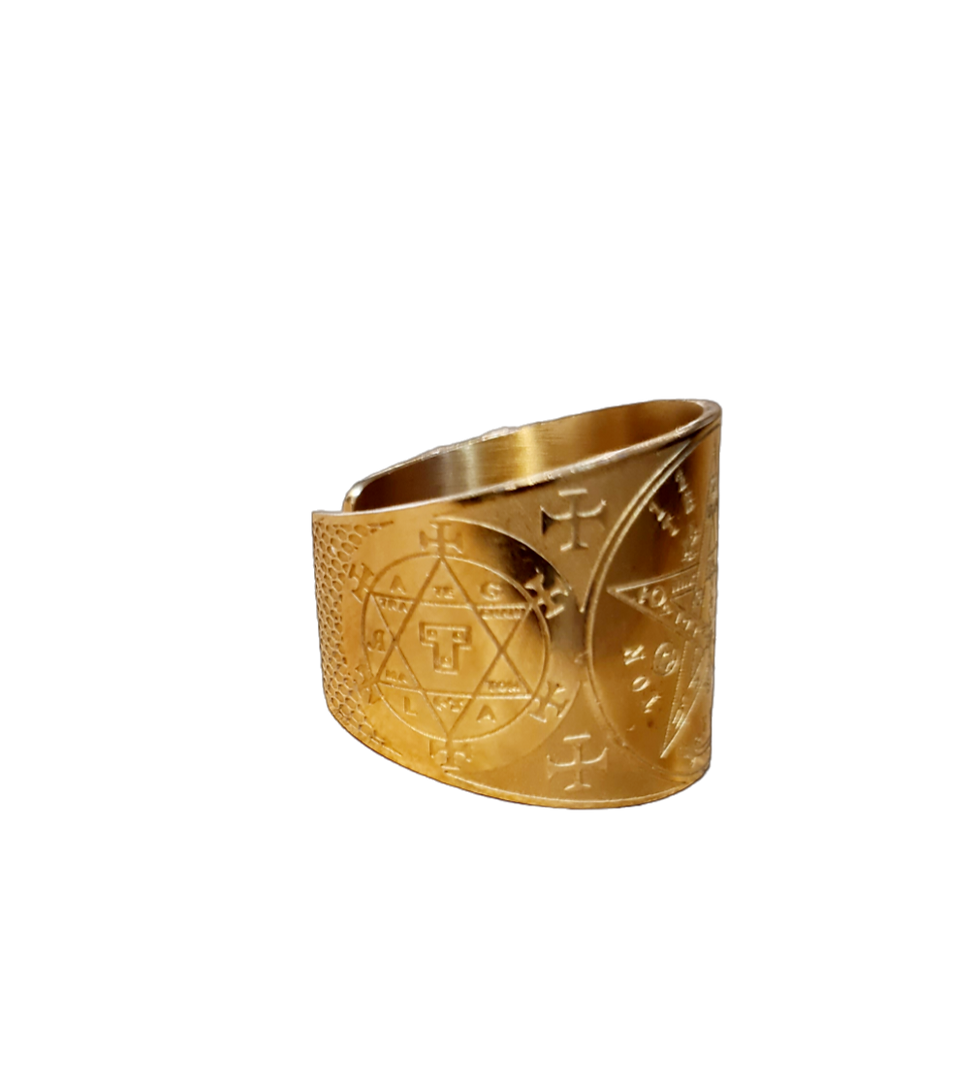 Miniature : Bague  Pentagramme Doré  La bague dorée en cuivre avec un pentagramme incarne une fusion magique entre la beauté de l'or