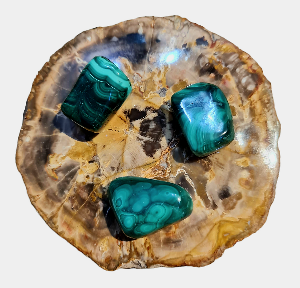 La malachite est un très bon anti-douleur en la posant directement sur l'endroit de la douleur