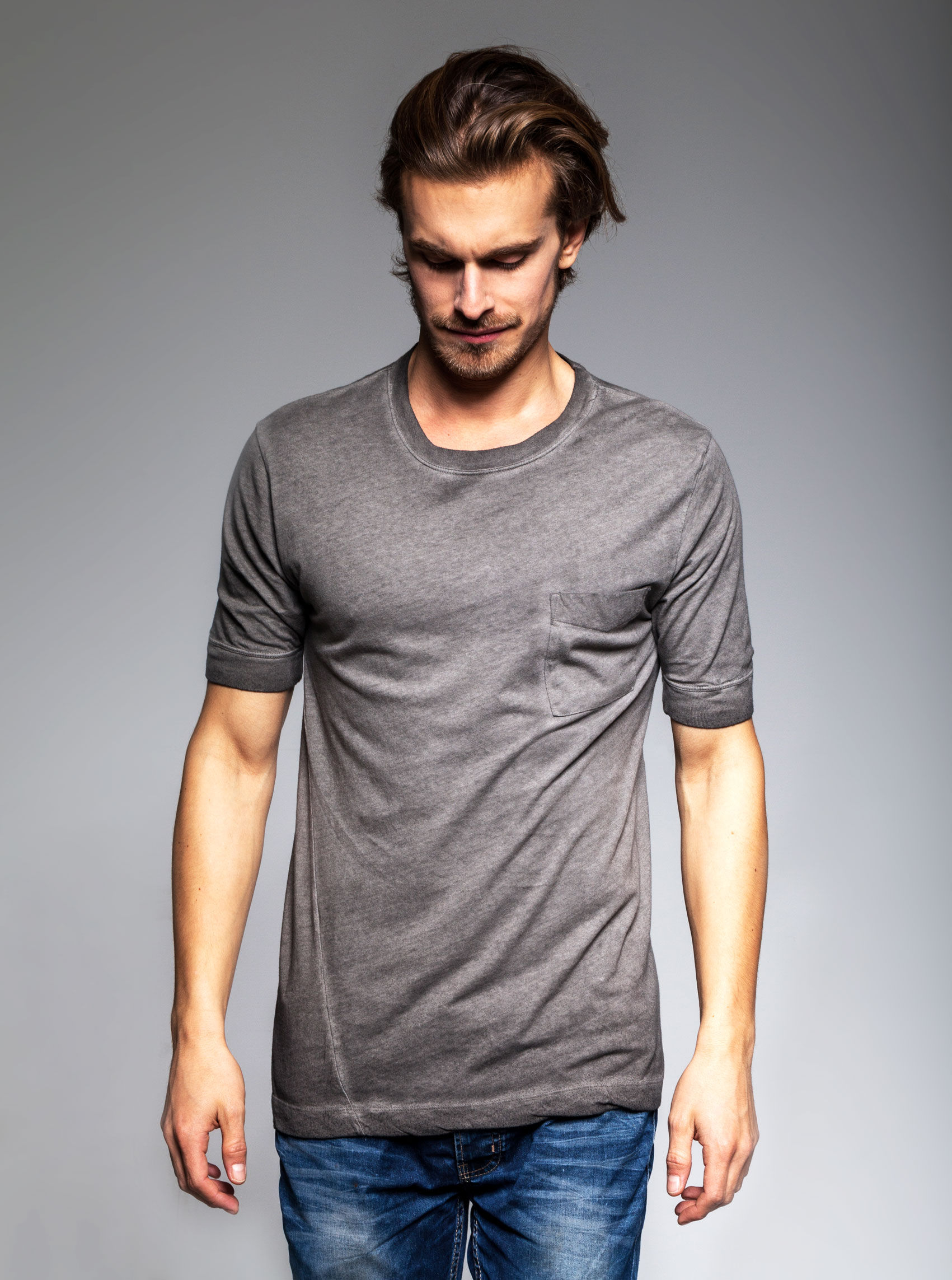 LOW SLEEVE TEE - GRAPHITE CANDY