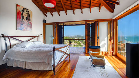 Fotografia HDR de um quarto com vista panorâmica