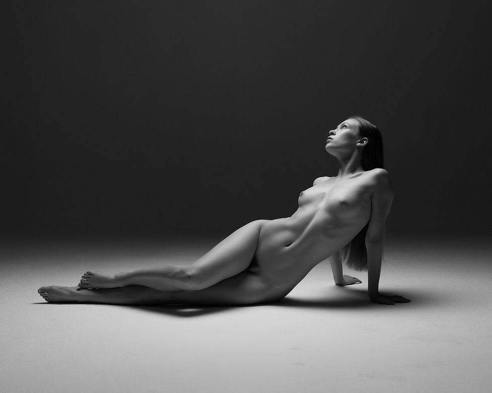 Nude female reclined. Black and white image of fine art nude. Ann Arbor, Michigan photographer AJ Kahn