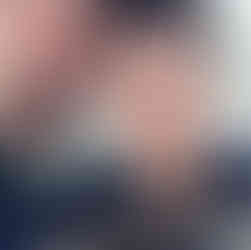 Kinnfolk in front of the ocean