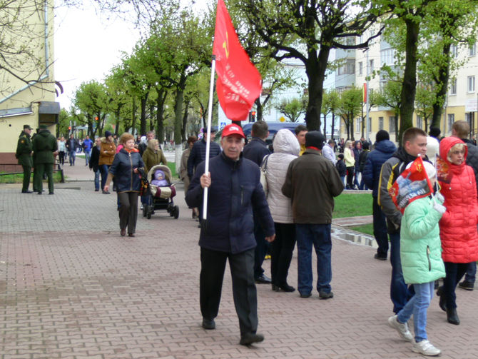 9 Мая Серпуховские коммунисты приняли участи в шествии Бессмертного полка.