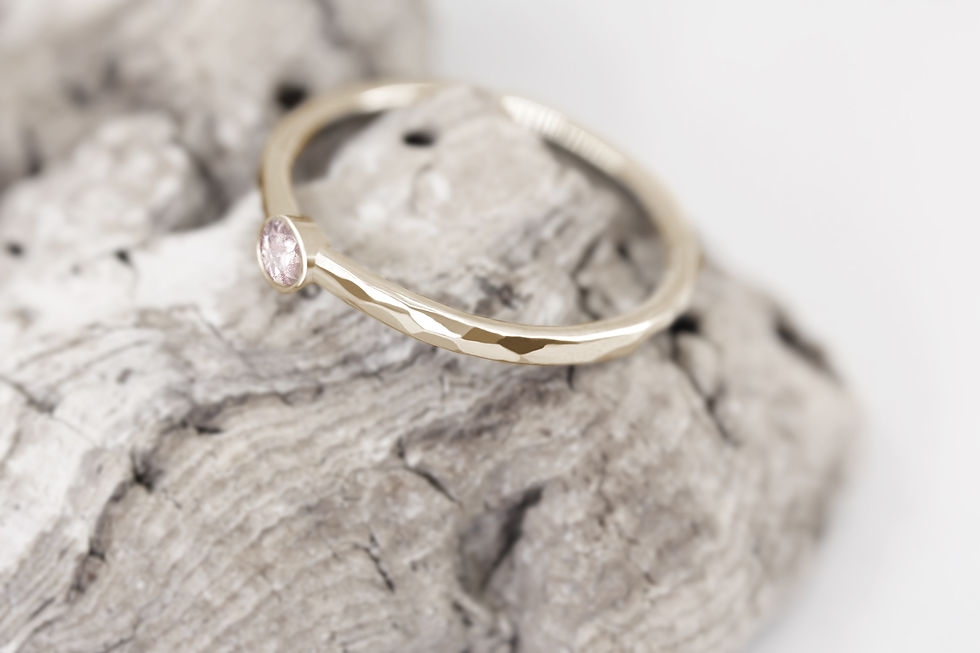 Miniaturbild: FairTrade 585 or 750 Yellow Gold and Responsibly Sourced Sunstone Engagement Ring