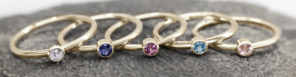 fairtrade-gelbgold-edelsteine-handgefertigt-minimalistisch-einzigartig-verlobungsringe