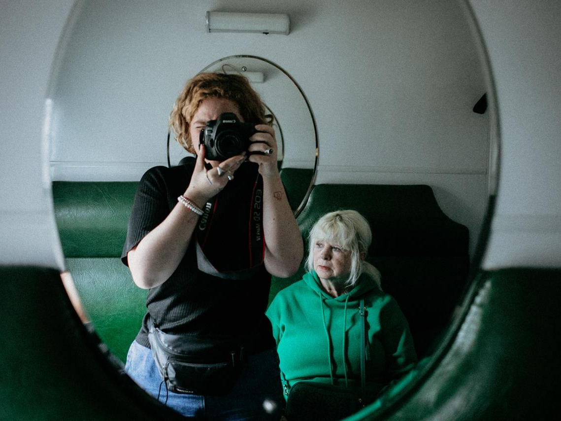 Hanna Hrabarska, Untitled #1, from the My Mom Wants to Go Back Home series, photography