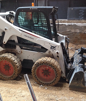 skid-steer-loader-g5c893a51a_1920.jpg