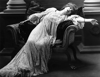 bernhardt-reclines-2630246-5b523c8bc9e77c0037593205-1.jpg