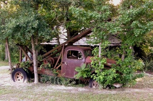 the rusty old logging truck that inspired Asphalt Canvas Custom Art to create spurring Texas Original Kulture