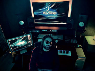 Donato Scotto di Monaco alla batteria durante una sessione di registrazione presso lo studio One E Music di Roma. Session drummer per produzioni discografiche e colonne sonore.